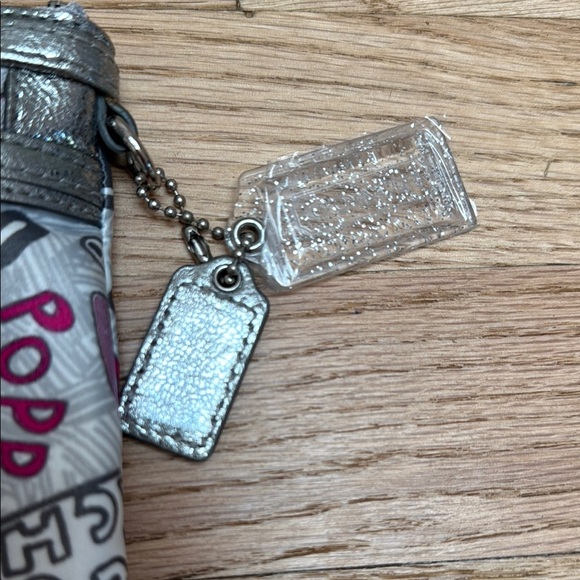 Coach Poppy Graffiti Print Clutch - Picture 3 of 8